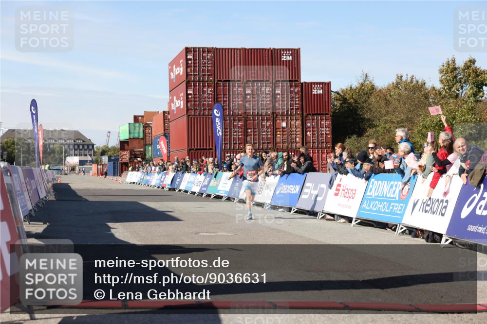 03.10.2025 - Köhlbrandbrückenlauf Lena Gebhardt http://msf.ph/oto/9036631 03.10.2025 12:47:28 Ziel 6638 meine-sportfotos.de