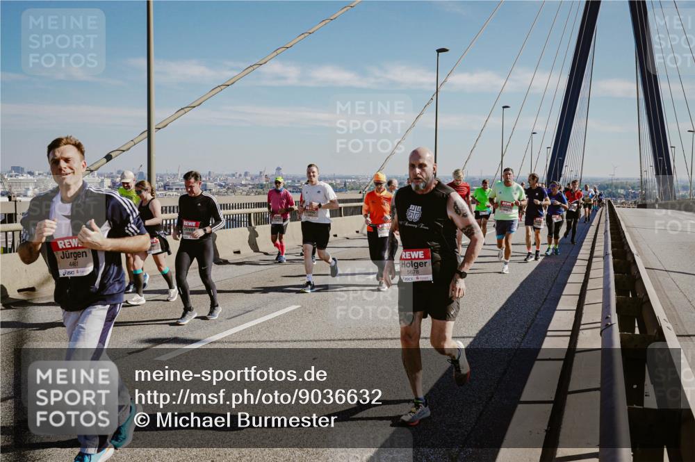 03.10.2025 - Köhlbrandbrückenlauf Michael Burmester http://msf.ph/oto/9036632 03.10.2025 12:29:21 Position 1 4461, 5678 meine-sportfotos.de