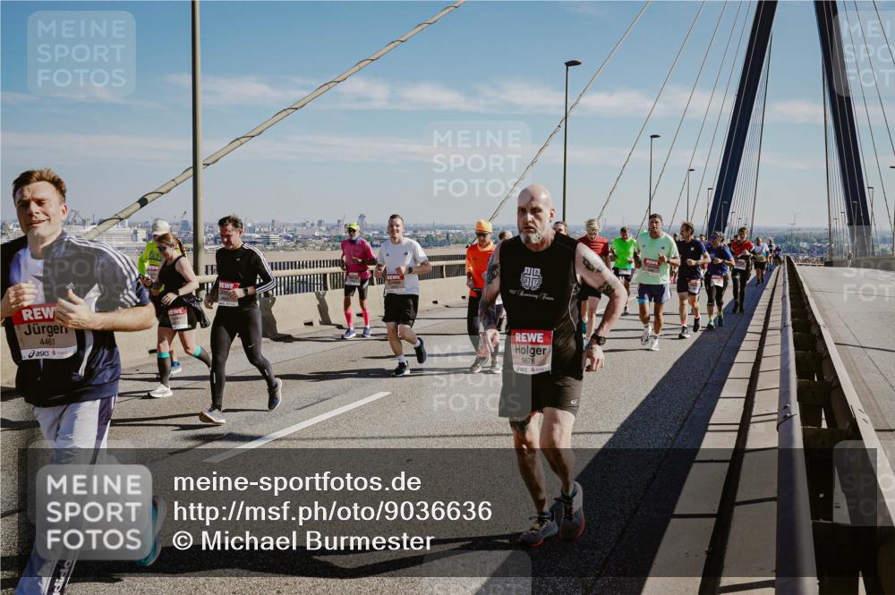 03.10.2025 - Köhlbrandbrückenlauf Michael Burmester http://msf.ph/oto/9036636 03.10.2025 12:29:21 Position 1 4461, 18, 1887, 5678 meine-sportfotos.de