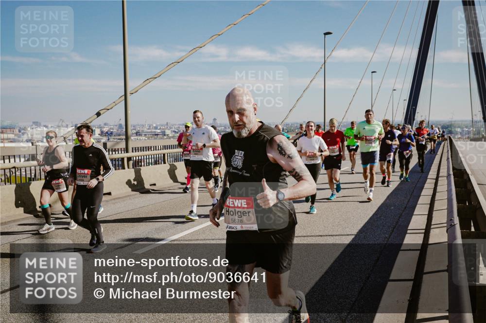 03.10.2025 - Köhlbrandbrückenlauf Michael Burmester http://msf.ph/oto/9036641 03.10.2025 12:29:22 Position 1 5678, 5908 meine-sportfotos.de