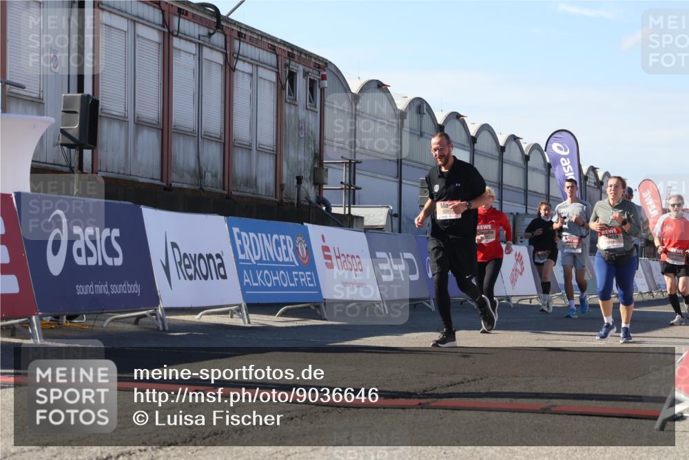 03.10.2025 - Köhlbrandbrückenlauf Luisa Fischer http://msf.ph/oto/9036646 03.10.2025 13:23:23 Ziel 4339, 4477, 4553, 4887, 4911, 5003, 5114, 6277, 6291, 6618, 6619, 6652, 6653 meine-sportfotos.de