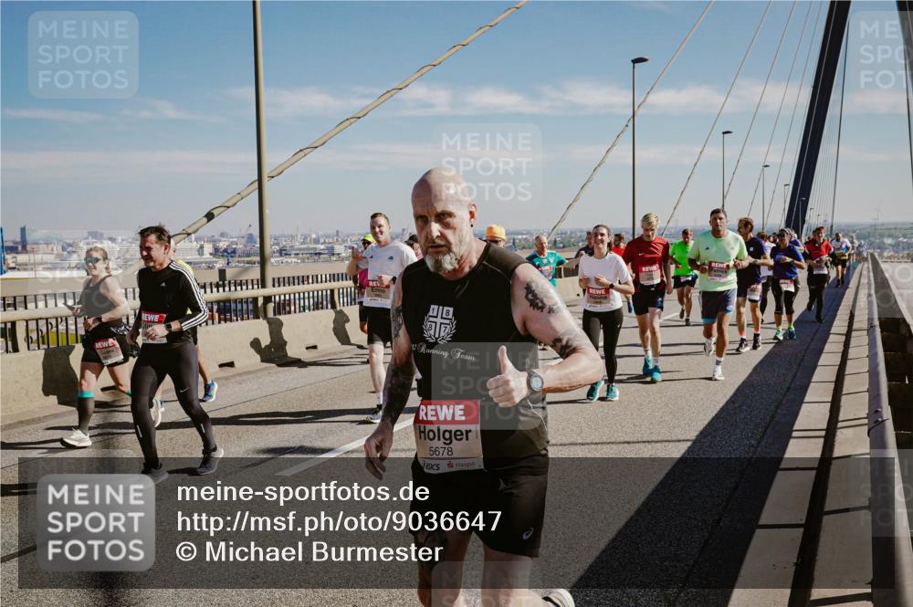 03.10.2025 - Köhlbrandbrückenlauf Michael Burmester http://msf.ph/oto/9036647 03.10.2025 12:29:22 Position 1 5678 meine-sportfotos.de