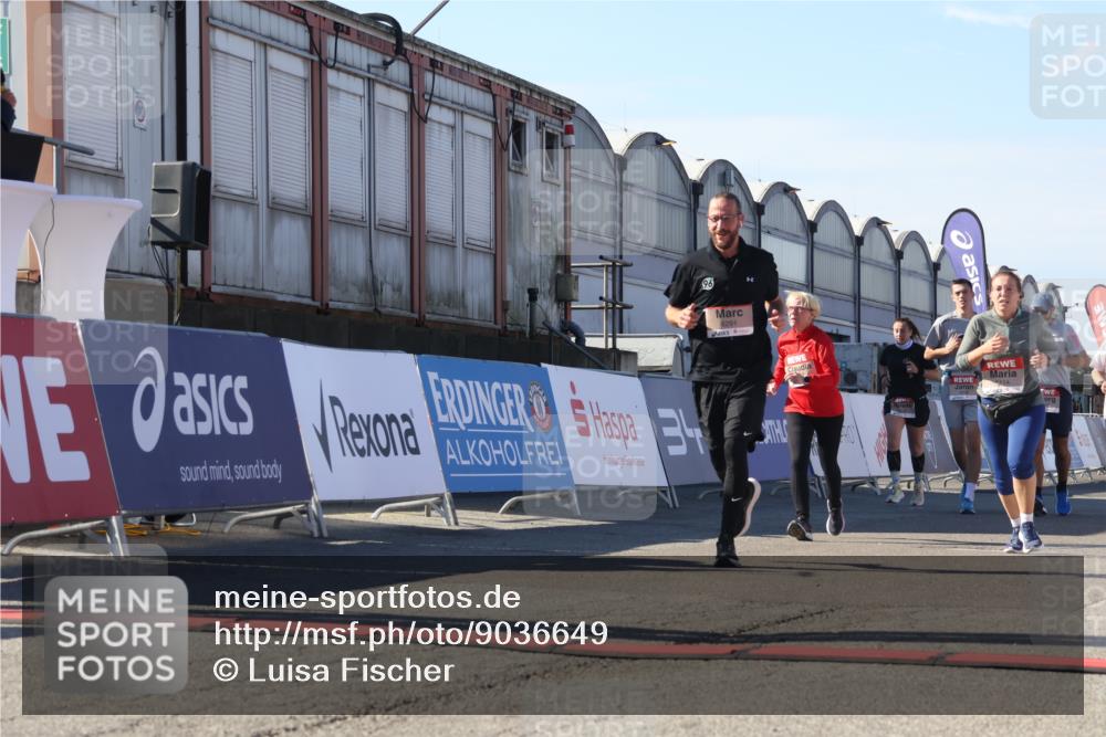 03.10.2025 - Köhlbrandbrückenlauf Luisa Fischer http://msf.ph/oto/9036649 03.10.2025 13:23:23 Ziel 4339, 4477, 4553, 4887, 4911, 5003, 5114, 6277, 6291, 6618, 6619, 6652, 6653 meine-sportfotos.de