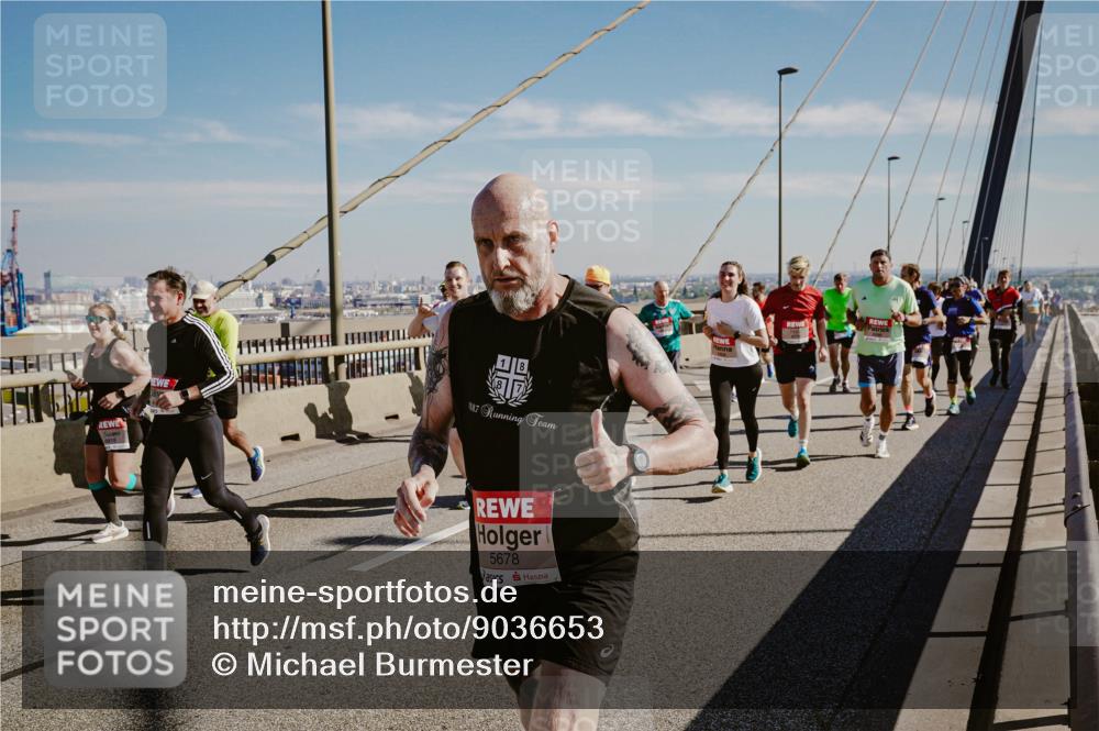 03.10.2025 - Köhlbrandbrückenlauf Michael Burmester http://msf.ph/oto/9036653 03.10.2025 12:29:22 Position 1 1887, 5678 meine-sportfotos.de