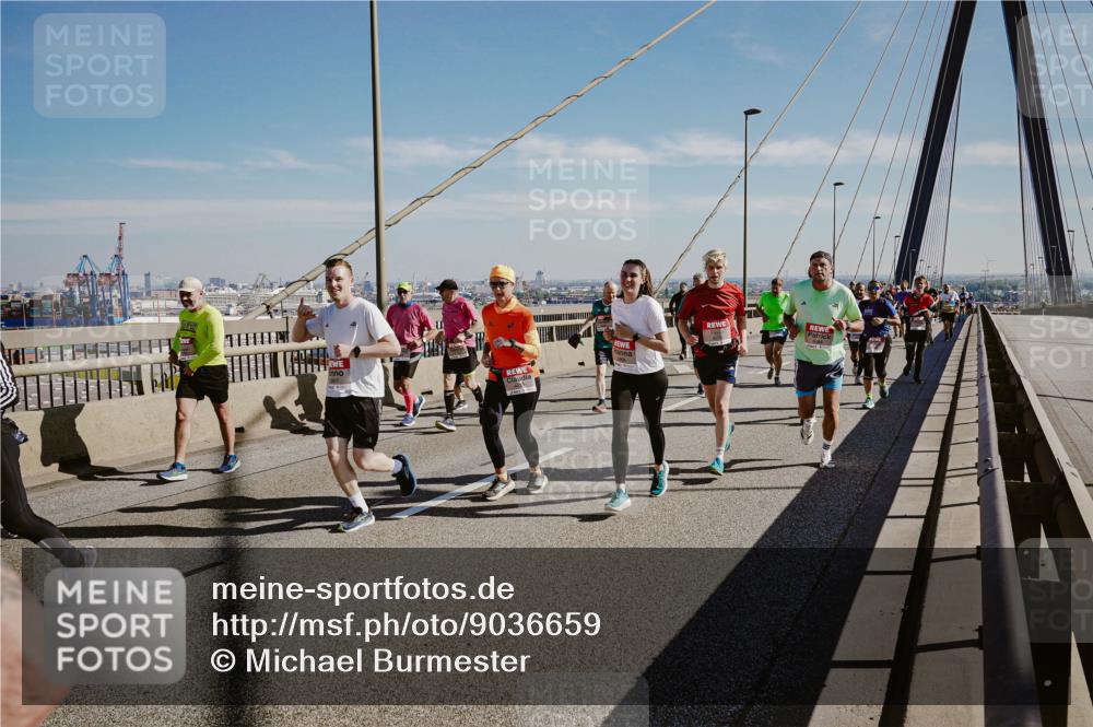 03.10.2025 - Köhlbrandbrückenlauf Michael Burmester http://msf.ph/oto/9036659 03.10.2025 12:29:22 Position 1  meine-sportfotos.de