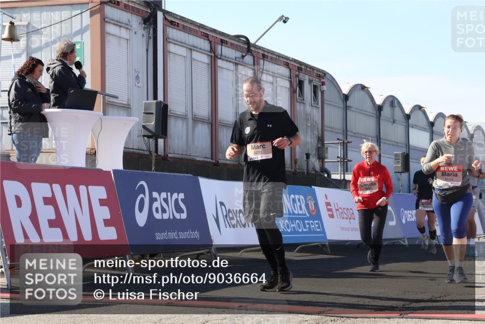 03.10.2025 - Köhlbrandbrückenlauf Luisa Fischer http://msf.ph/oto/9036664 03.10.2025 13:23:25 Ziel 4450, 4477, 4719, 4887, 4892, 4911, 5003, 5114, 6277, 6291, 6337, 6338, 6378, 6618, 6619, 6652, 6653 meine-sportfotos.de