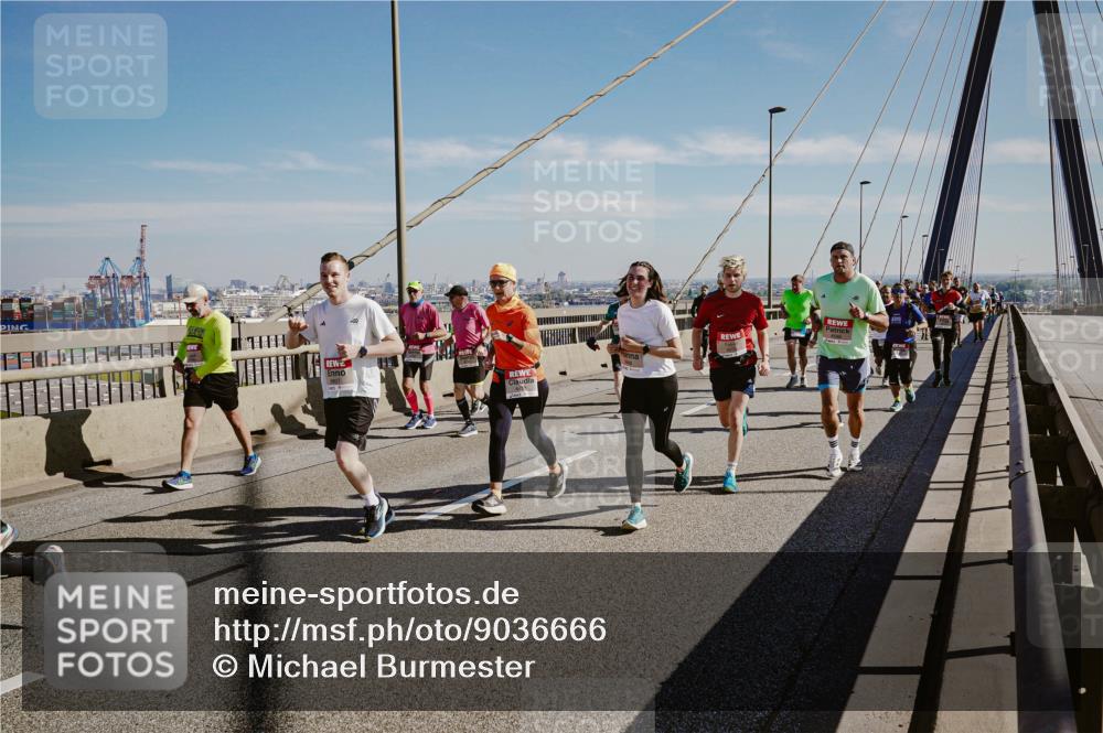 03.10.2025 - Köhlbrandbrückenlauf Michael Burmester http://msf.ph/oto/9036666 03.10.2025 12:29:23 Position 1  meine-sportfotos.de