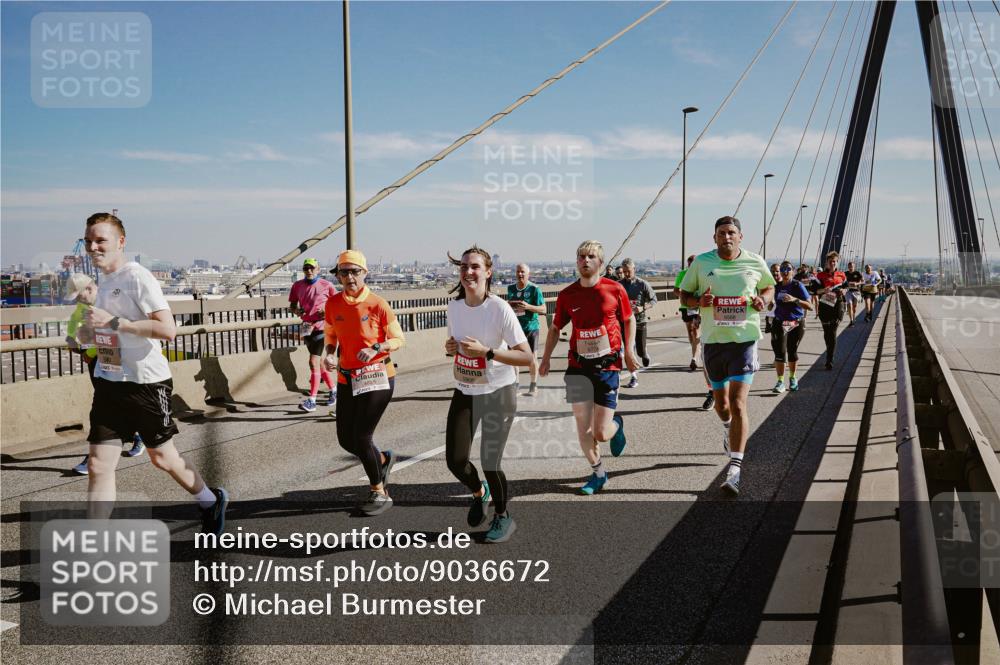 03.10.2025 - Köhlbrandbrückenlauf Michael Burmester http://msf.ph/oto/9036672 03.10.2025 12:29:23 Position 1  meine-sportfotos.de