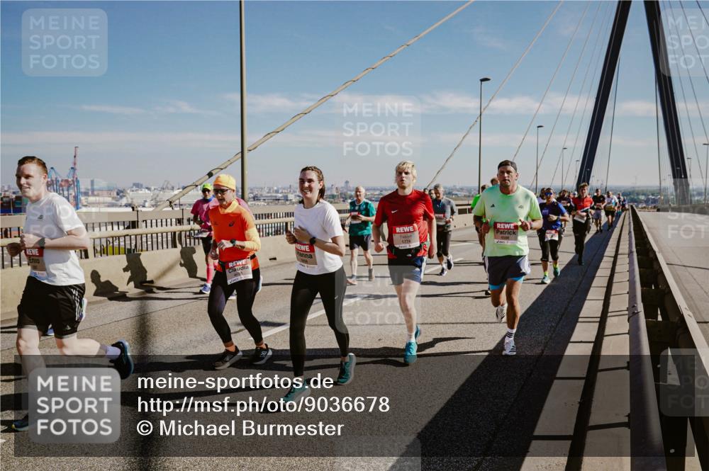 03.10.2025 - Köhlbrandbrückenlauf Michael Burmester http://msf.ph/oto/9036678 03.10.2025 12:29:23 Position 1  meine-sportfotos.de