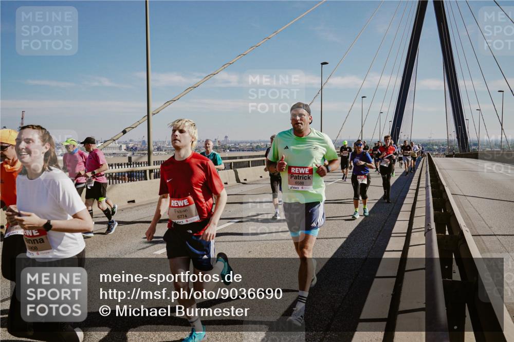 03.10.2025 - Köhlbrandbrückenlauf Michael Burmester http://msf.ph/oto/9036690 03.10.2025 12:29:24 Position 1 48, 908, 6774, 6588 meine-sportfotos.de