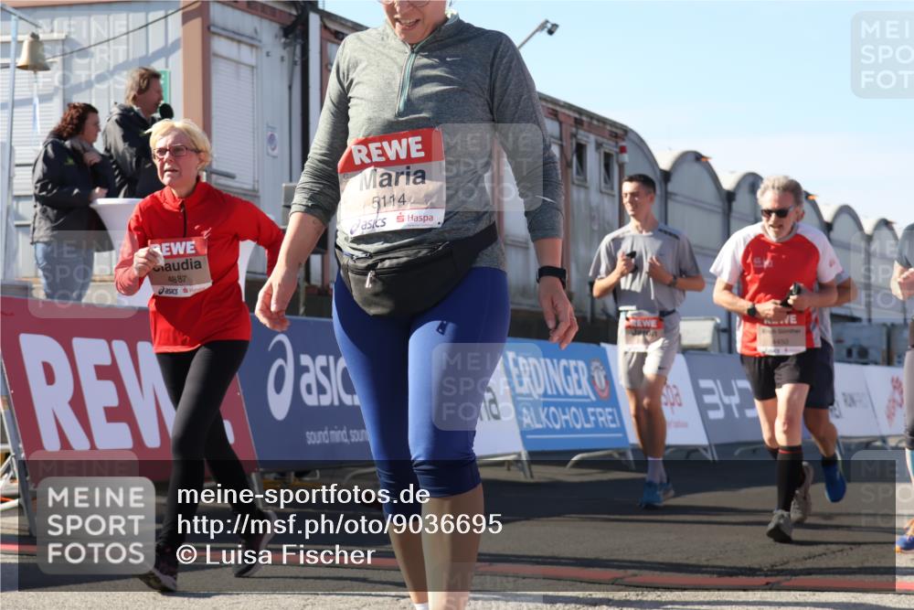 03.10.2025 - Köhlbrandbrückenlauf Luisa Fischer http://msf.ph/oto/9036695 03.10.2025 13:23:28 Ziel 4450, 4477, 4719, 4887, 4892, 4911, 5003, 5114, 6277, 6291, 6337, 6338, 6378, 6618, 6619, 6653 meine-sportfotos.de