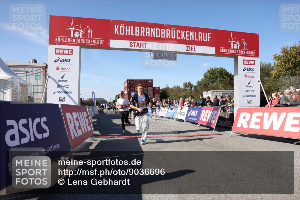 03.10.2025 - Köhlbrandbrückenlauf Lena Gebhardt http://msf.ph/oto/9036696 03.10.2025 13:13:41 Ziel 4065, 4461, 4580, 4595, 5147, 5802, 5884, 5886, 5908, 6116, 6363, 6366 meine-sportfotos.de