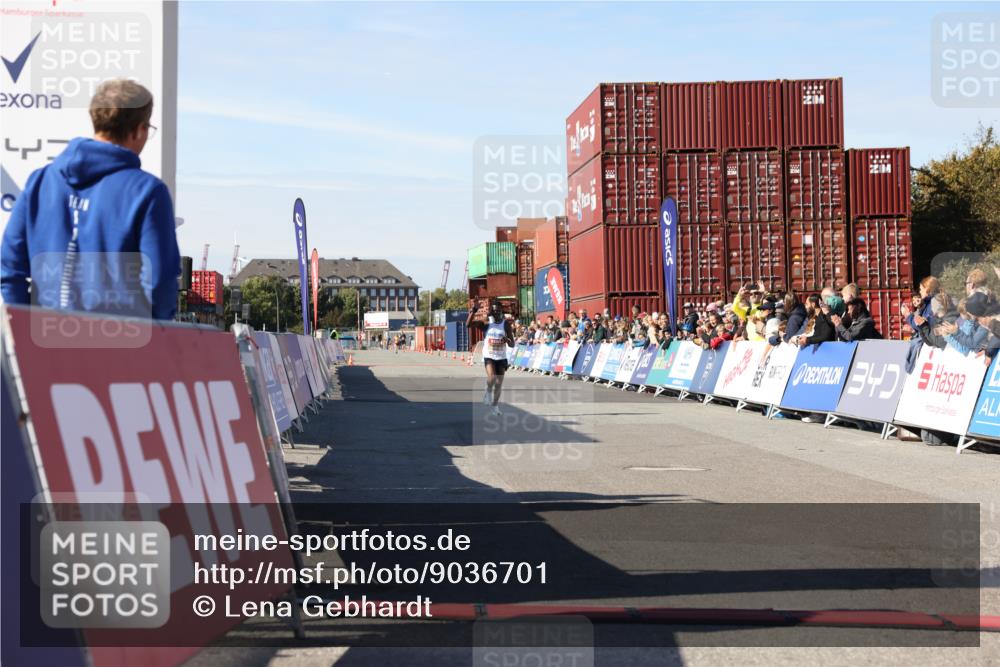03.10.2025 - Köhlbrandbrückenlauf Lena Gebhardt http://msf.ph/oto/9036701 03.10.2025 12:48:25 Ziel 6359 meine-sportfotos.de