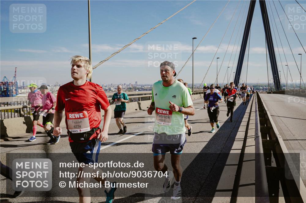 03.10.2025 - Köhlbrandbrückenlauf Michael Burmester http://msf.ph/oto/9036704 03.10.2025 12:29:24 Position 1 6774, 6588 meine-sportfotos.de