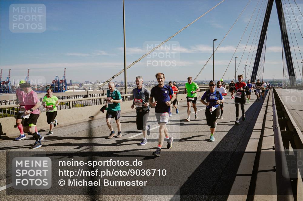 03.10.2025 - Köhlbrandbrückenlauf Michael Burmester http://msf.ph/oto/9036710 03.10.2025 12:29:25 Position 1  meine-sportfotos.de