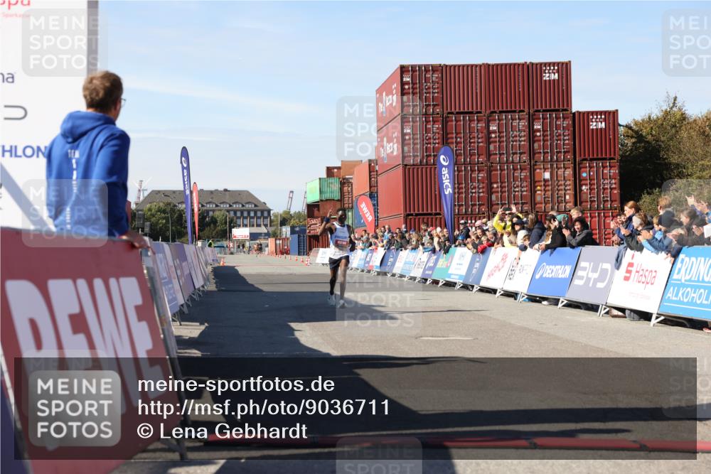 03.10.2025 - Köhlbrandbrückenlauf Lena Gebhardt http://msf.ph/oto/9036711 03.10.2025 12:48:26 Ziel 6359 meine-sportfotos.de