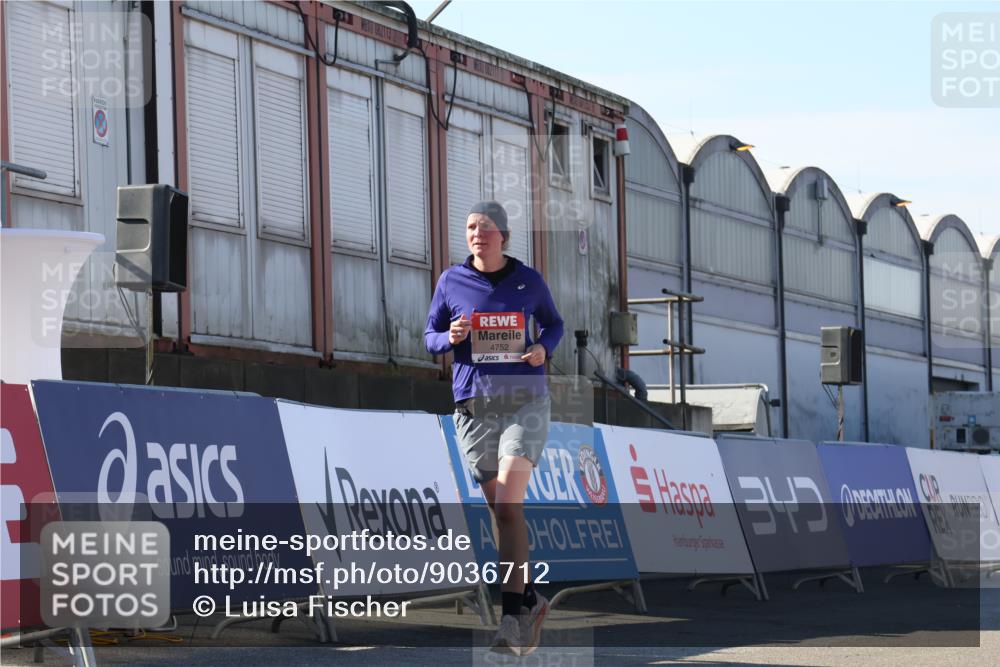 03.10.2025 - Köhlbrandbrückenlauf Luisa Fischer http://msf.ph/oto/9036712 03.10.2025 13:23:34 Ziel 4450, 4477, 4719, 4752, 4887, 4892, 5003, 5114, 5653, 6291, 6337, 6338, 6378 meine-sportfotos.de