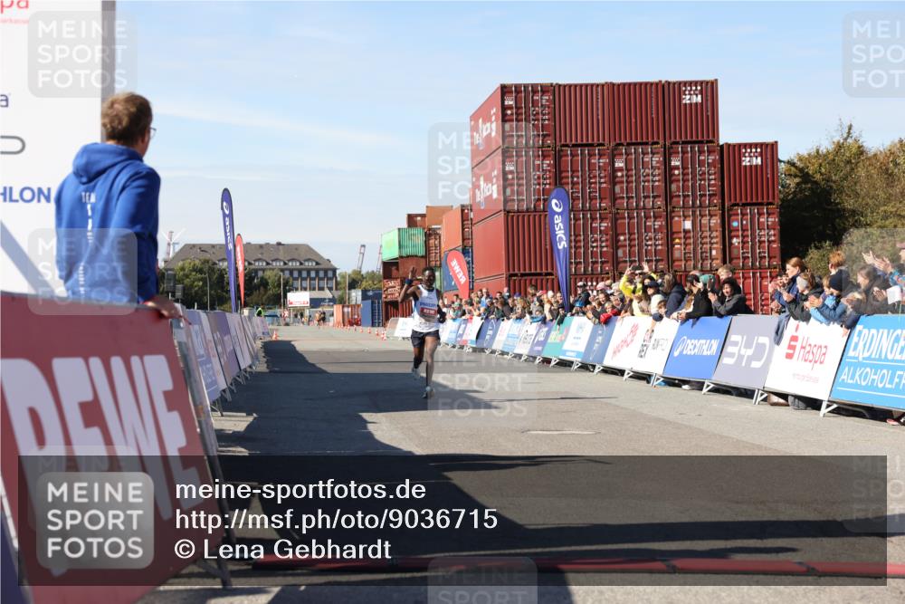 03.10.2025 - Köhlbrandbrückenlauf Lena Gebhardt http://msf.ph/oto/9036715 03.10.2025 12:48:26 Ziel 6359 meine-sportfotos.de