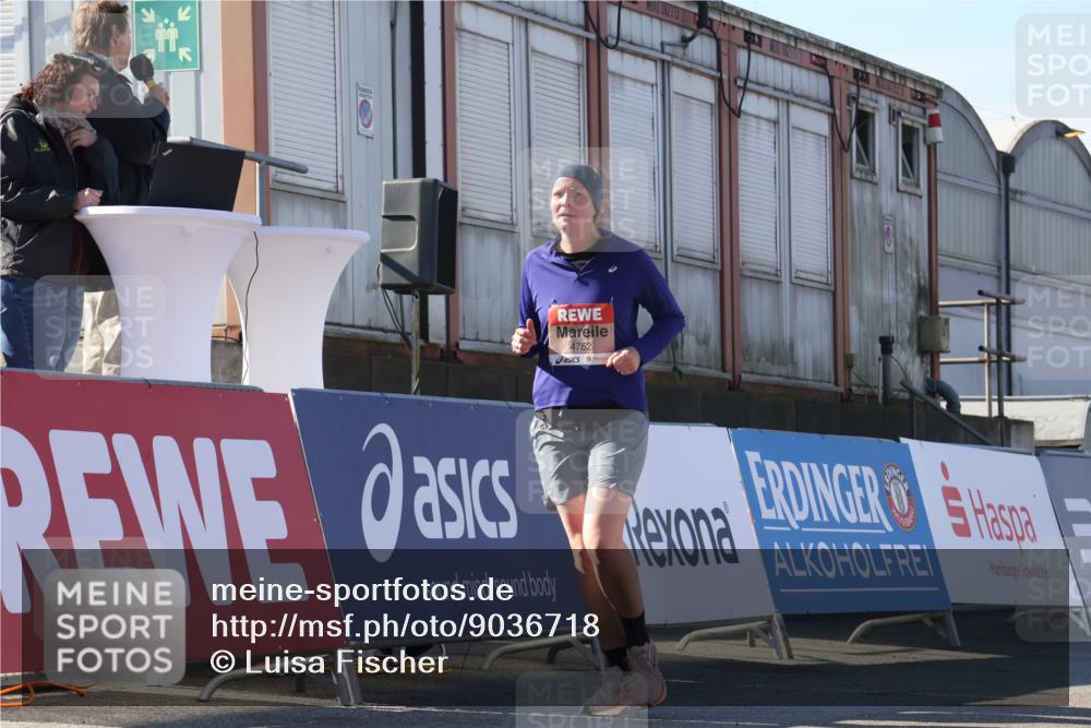 03.10.2025 - Köhlbrandbrückenlauf Luisa Fischer http://msf.ph/oto/9036718 03.10.2025 13:23:34 Ziel 4450, 4477, 4719, 4752, 4887, 4892, 5003, 5114, 5653, 6291, 6337, 6338, 6378 meine-sportfotos.de