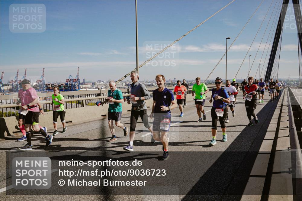 03.10.2025 - Köhlbrandbrückenlauf Michael Burmester http://msf.ph/oto/9036723 03.10.2025 12:29:25 Position 1  meine-sportfotos.de