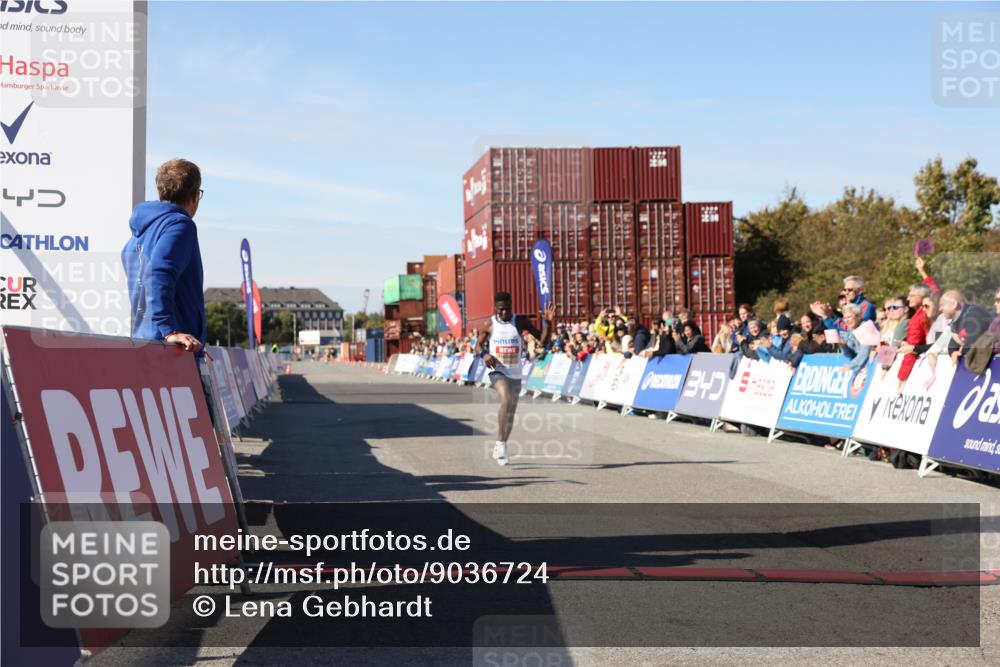 03.10.2025 - Köhlbrandbrückenlauf Lena Gebhardt http://msf.ph/oto/9036724 03.10.2025 12:48:28 Ziel 6359 meine-sportfotos.de
