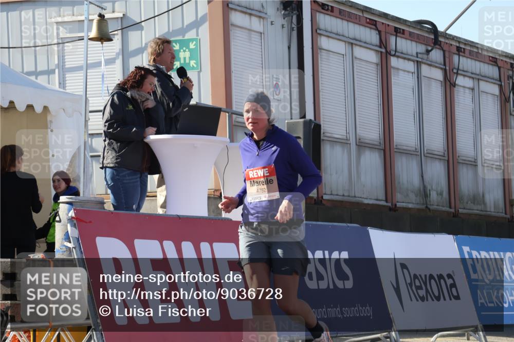 03.10.2025 - Köhlbrandbrückenlauf Luisa Fischer http://msf.ph/oto/9036728 03.10.2025 13:23:35 Ziel 4450, 4477, 4719, 4743, 4752, 4887, 4892, 5003, 5114, 5397, 5653, 5855, 6291, 6337, 6338, 6378 meine-sportfotos.de