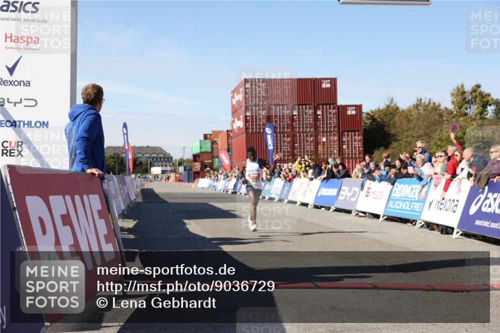 03.10.2025 - Köhlbrandbrückenlauf Lena Gebhardt http://msf.ph/oto/9036729 03.10.2025 12:48:28 Ziel 6359 meine-sportfotos.de