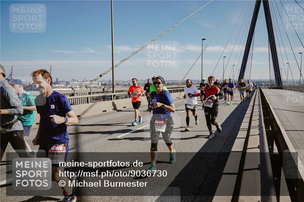 03.10.2025 - Köhlbrandbrückenlauf Michael Burmester http://msf.ph/oto/9036730 03.10.2025 12:29:26 Position 1 5638, 5642 meine-sportfotos.de
