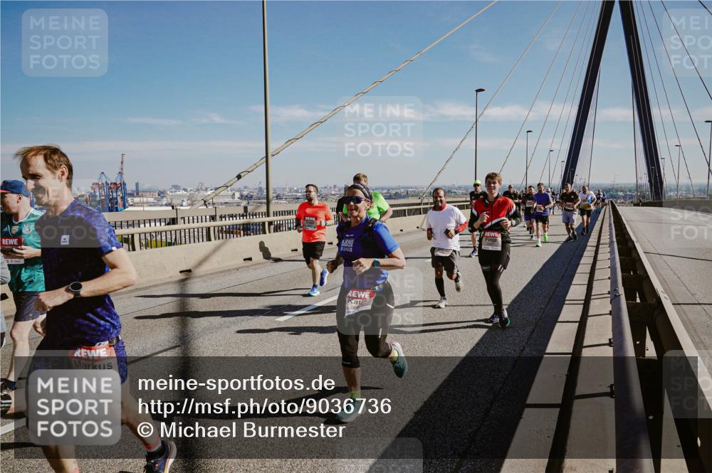 03.10.2025 - Köhlbrandbrückenlauf Michael Burmester http://msf.ph/oto/9036736 03.10.2025 12:29:26 Position 1 5638, 2025 meine-sportfotos.de