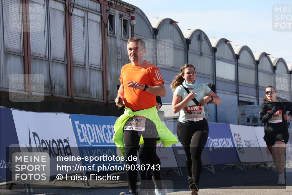 03.10.2025 - Köhlbrandbrückenlauf Luisa Fischer http://msf.ph/oto/9036743 03.10.2025 13:23:38 Ziel 4285, 4450, 4477, 4719, 4743, 4752, 4892, 5003, 5093, 5397, 5653, 5855, 6337, 6338, 6378 meine-sportfotos.de