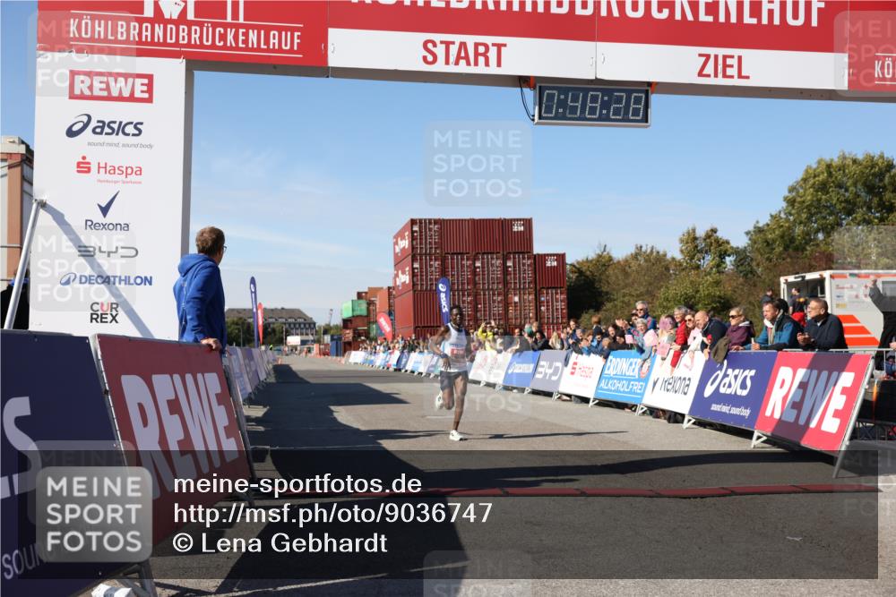 03.10.2025 - Köhlbrandbrückenlauf Lena Gebhardt http://msf.ph/oto/9036747 03.10.2025 12:48:28 Ziel 6359 meine-sportfotos.de