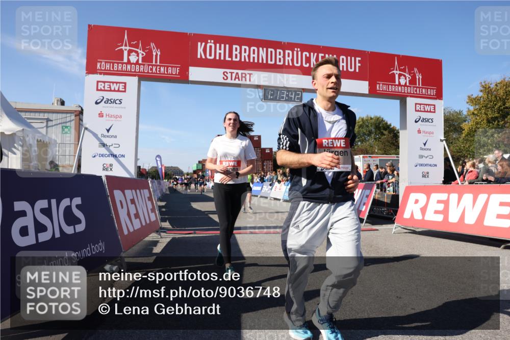 03.10.2025 - Köhlbrandbrückenlauf Lena Gebhardt http://msf.ph/oto/9036748 03.10.2025 13:13:42 Ziel 4348, 4461, 4580, 4595, 5147, 5802, 5884, 5886, 5908, 6116, 6363, 6366 meine-sportfotos.de
