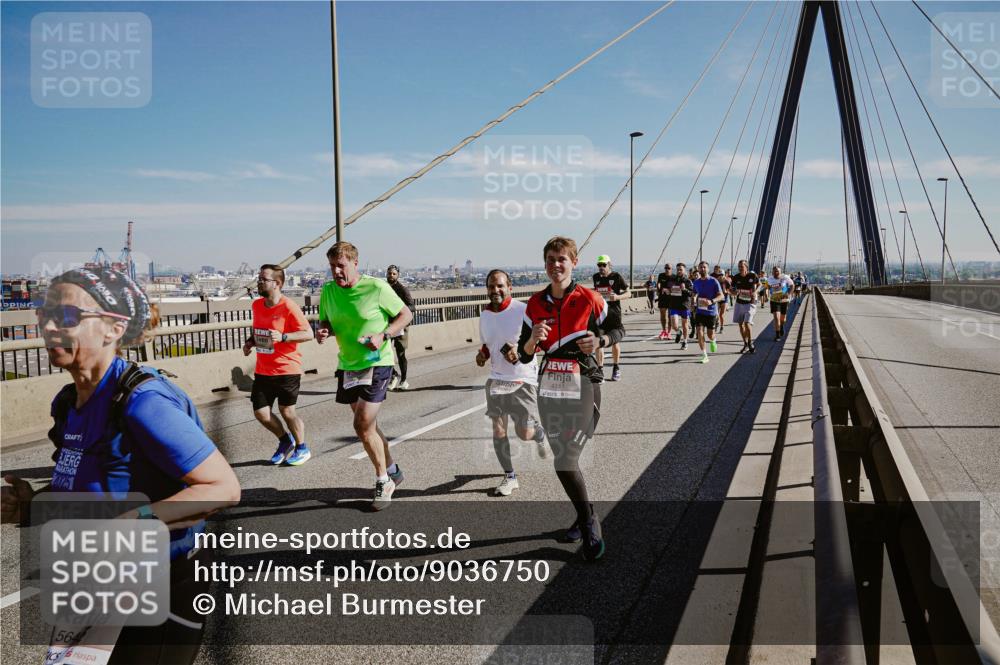 03.10.2025 - Köhlbrandbrückenlauf Michael Burmester http://msf.ph/oto/9036750 03.10.2025 12:29:27 Position 1 564, 4341 meine-sportfotos.de
