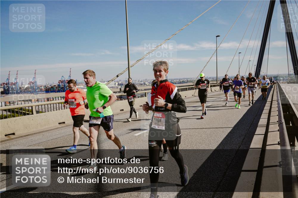 03.10.2025 - Köhlbrandbrückenlauf Michael Burmester http://msf.ph/oto/9036756 03.10.2025 12:29:27 Position 1 4341 meine-sportfotos.de