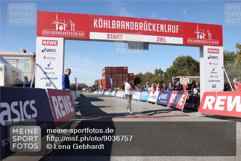 03.10.2025 - Köhlbrandbrückenlauf Lena Gebhardt http://msf.ph/oto/9036757 03.10.2025 12:48:29 Ziel 6359 meine-sportfotos.de