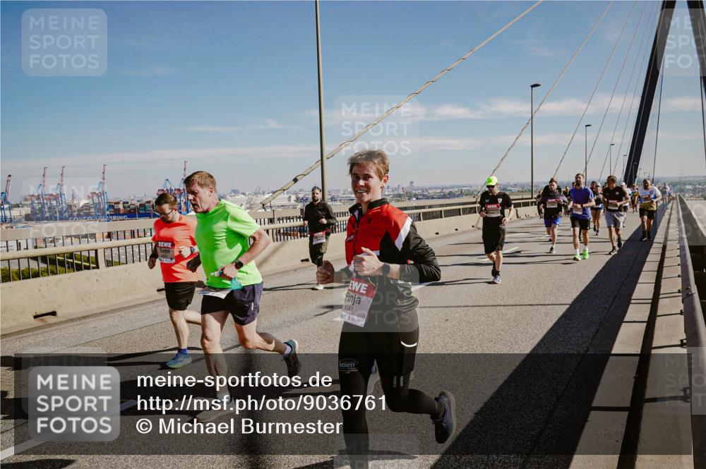 03.10.2025 - Köhlbrandbrückenlauf Michael Burmester http://msf.ph/oto/9036761 03.10.2025 12:29:27 Position 1 4341 meine-sportfotos.de