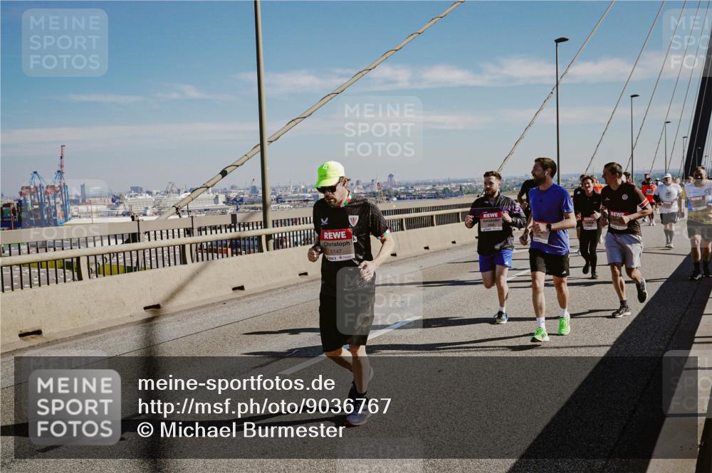 03.10.2025 - Köhlbrandbrückenlauf Michael Burmester http://msf.ph/oto/9036767 03.10.2025 12:29:29 Position 1 5147 meine-sportfotos.de