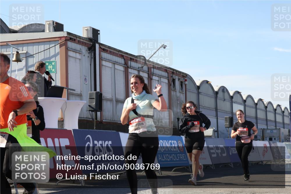 03.10.2025 - Köhlbrandbrückenlauf Luisa Fischer http://msf.ph/oto/9036769 03.10.2025 13:23:41 Ziel 4285, 4743, 4752, 5093, 5397, 5653, 5855 meine-sportfotos.de