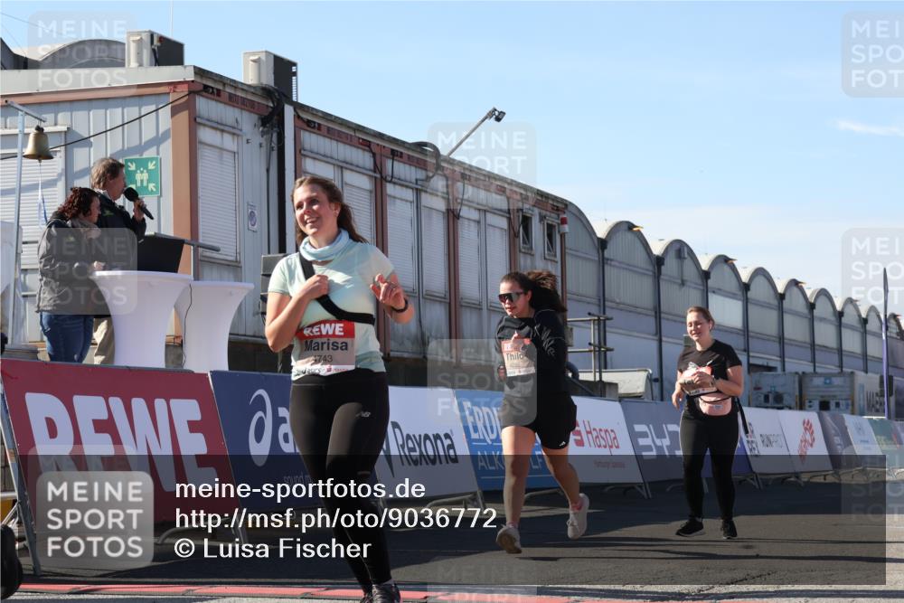 03.10.2025 - Köhlbrandbrückenlauf Luisa Fischer http://msf.ph/oto/9036772 03.10.2025 13:23:41 Ziel 4285, 4743, 4752, 5093, 5397, 5653, 5855 meine-sportfotos.de