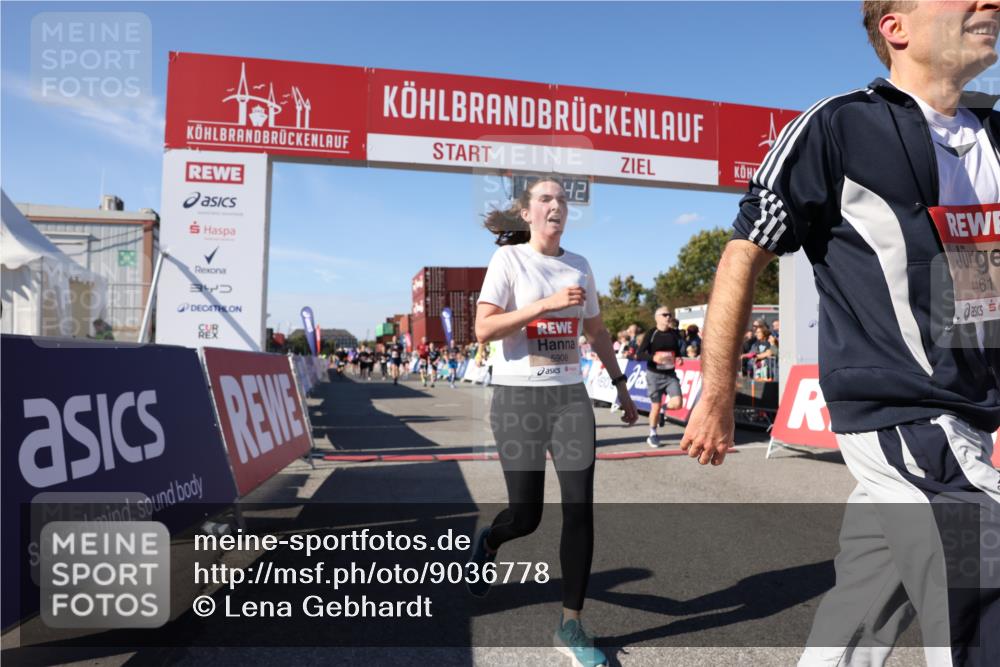 03.10.2025 - Köhlbrandbrückenlauf Lena Gebhardt http://msf.ph/oto/9036778 03.10.2025 13:13:43 Ziel 4348, 4461, 4595, 5147, 5802, 5884, 5886, 5908, 6116, 6363, 6366 meine-sportfotos.de