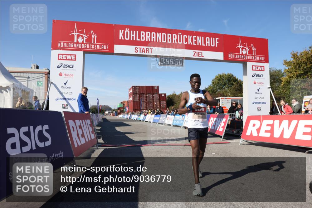 03.10.2025 - Köhlbrandbrückenlauf Lena Gebhardt http://msf.ph/oto/9036779 03.10.2025 12:48:31 Ziel 6359 meine-sportfotos.de