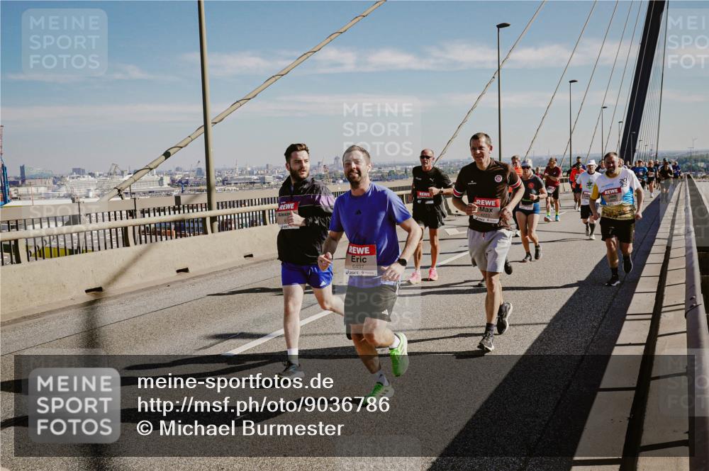 03.10.2025 - Köhlbrandbrückenlauf Michael Burmester http://msf.ph/oto/9036786 03.10.2025 12:29:30 Position 1 4144141, 6497 meine-sportfotos.de