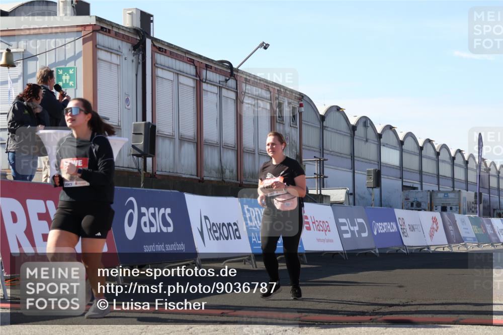 03.10.2025 - Köhlbrandbrückenlauf Luisa Fischer http://msf.ph/oto/9036787 03.10.2025 13:23:42 Ziel 4285, 4743, 4752, 5093, 5397, 5653, 5855 meine-sportfotos.de