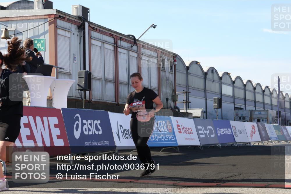 03.10.2025 - Köhlbrandbrückenlauf Luisa Fischer http://msf.ph/oto/9036791 03.10.2025 13:23:43 Ziel 4285, 4465, 4743, 4752, 5093, 5397, 5653, 5855, 6728 meine-sportfotos.de