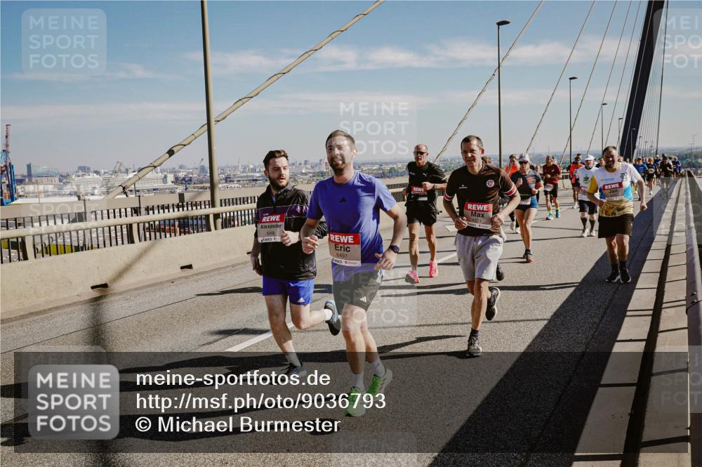 03.10.2025 - Köhlbrandbrückenlauf Michael Burmester http://msf.ph/oto/9036793 03.10.2025 12:29:30 Position 1 649, 6497, 4223 meine-sportfotos.de