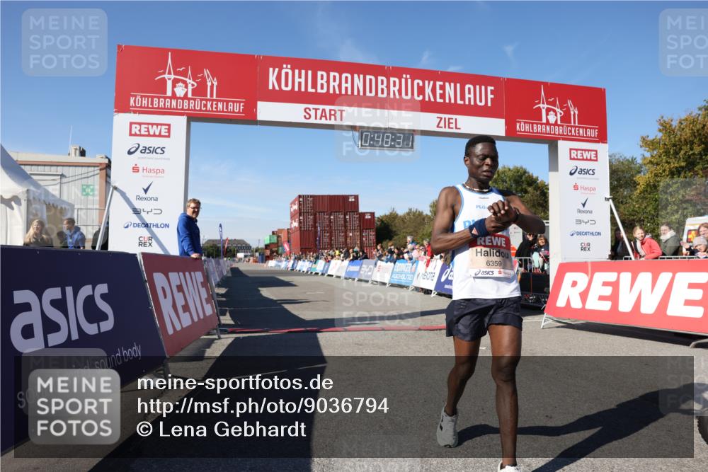 03.10.2025 - Köhlbrandbrückenlauf Lena Gebhardt http://msf.ph/oto/9036794 03.10.2025 12:48:31 Ziel 6359 meine-sportfotos.de