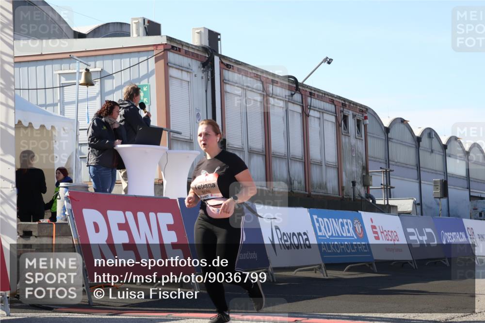 03.10.2025 - Köhlbrandbrückenlauf Luisa Fischer http://msf.ph/oto/9036799 03.10.2025 13:23:43 Ziel 4285, 4465, 4743, 4752, 5093, 5397, 5653, 5855, 6728 meine-sportfotos.de