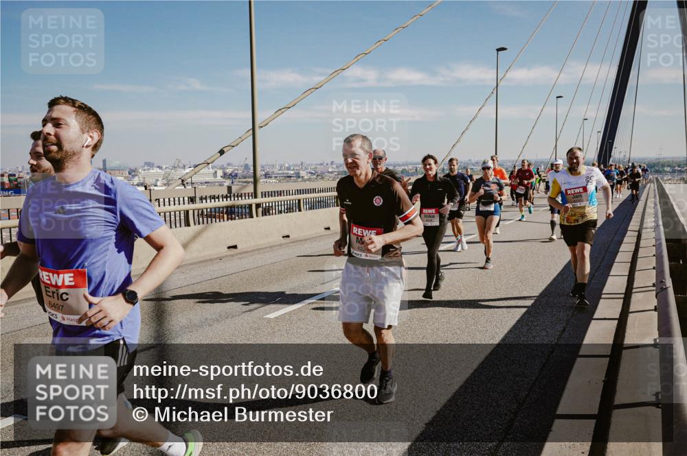 03.10.2025 - Köhlbrandbrückenlauf Michael Burmester http://msf.ph/oto/9036800 03.10.2025 12:29:31 Position 1 6497, 422 meine-sportfotos.de