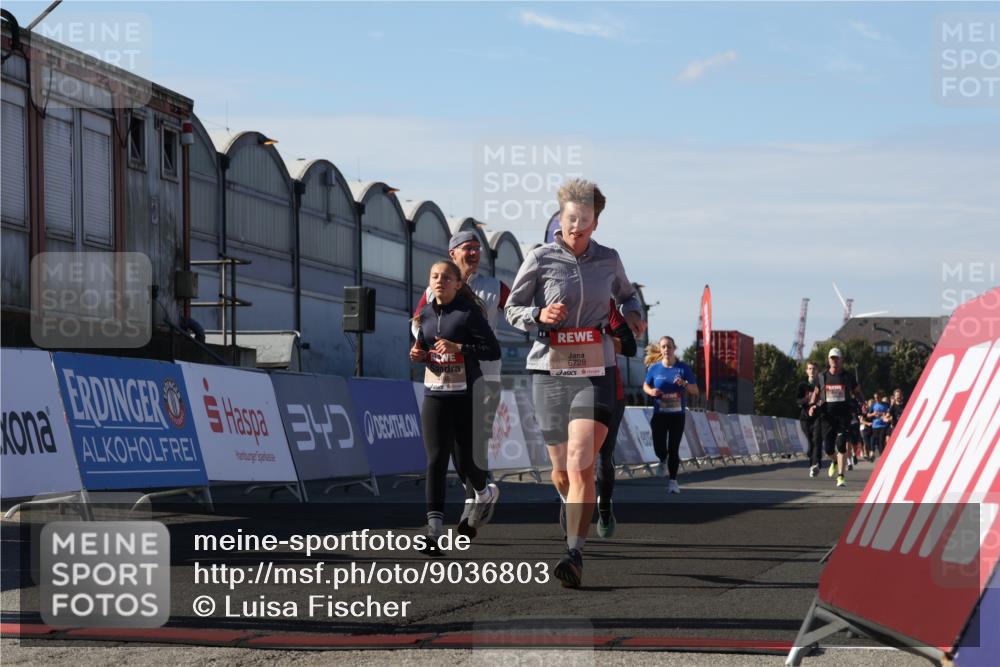 03.10.2025 - Köhlbrandbrückenlauf Luisa Fischer http://msf.ph/oto/9036803 03.10.2025 13:23:47 Ziel 4285, 4465, 4743, 4918, 5081, 5093, 5397, 5431, 5855, 6728 meine-sportfotos.de