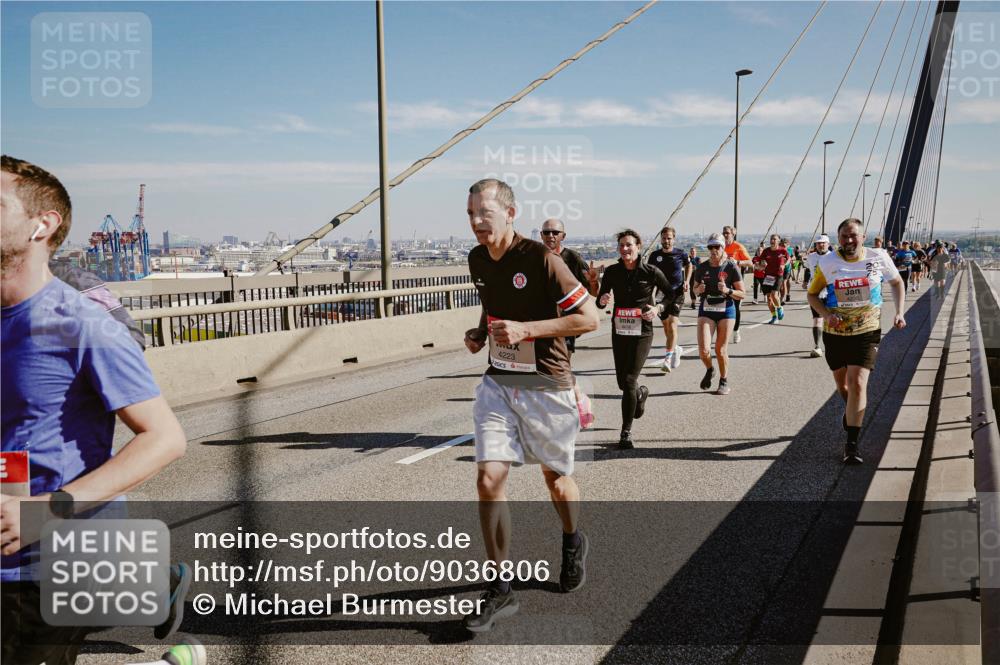 03.10.2025 - Köhlbrandbrückenlauf Michael Burmester http://msf.ph/oto/9036806 03.10.2025 12:29:31 Position 1 4223 meine-sportfotos.de